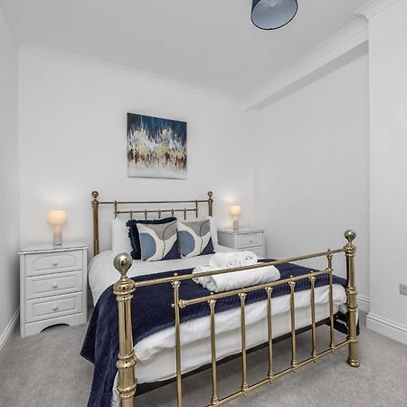 2 Bedroom Flat - With King Sized Beds, Netflix And Sky - Perfect For Contractors, Vacation Guests Or Those Relocating Brighton Екстер'єр фото