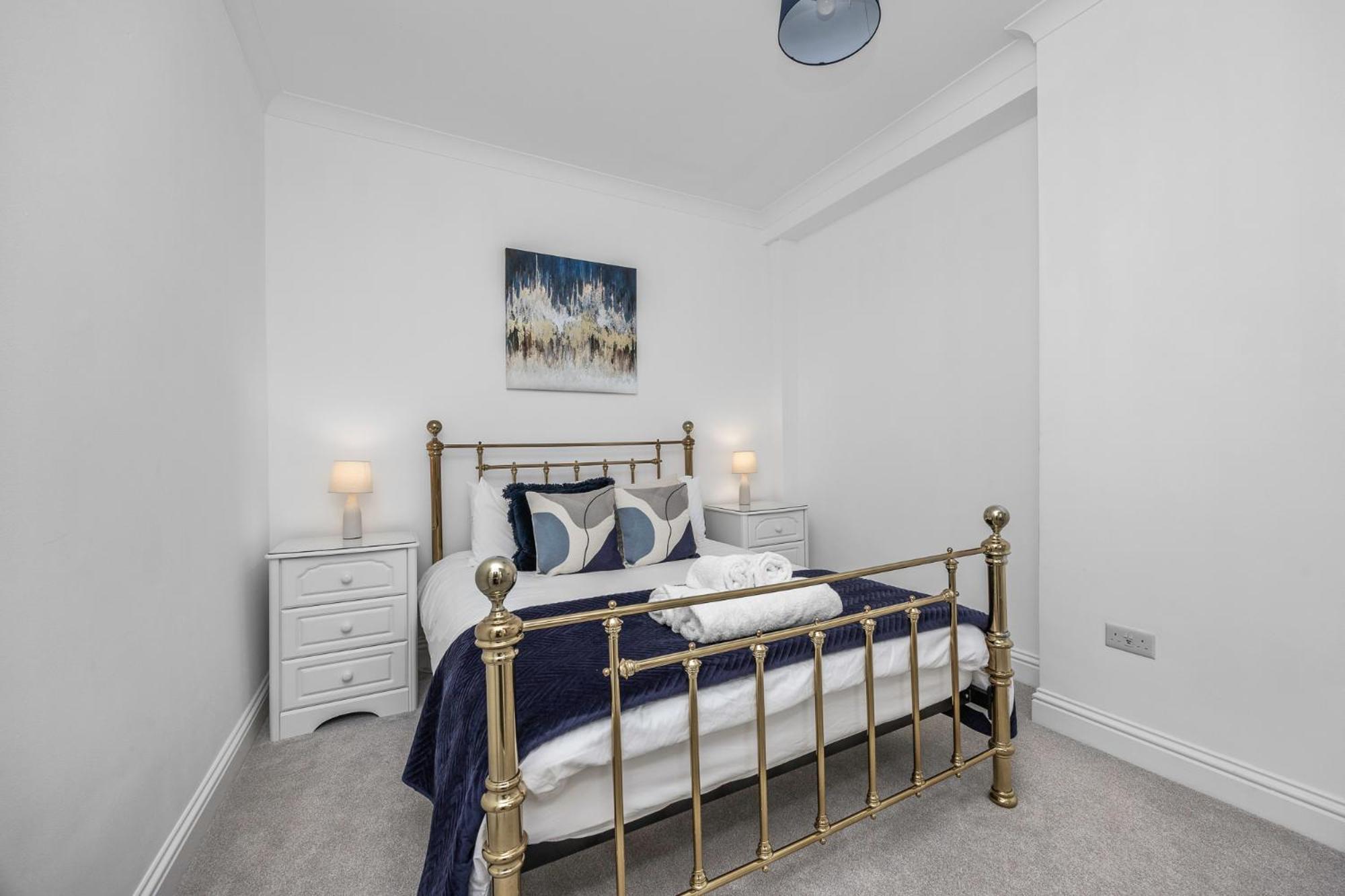 2 Bedroom Flat - With King Sized Beds, Netflix And Sky - Perfect For Contractors, Vacation Guests Or Those Relocating Brighton Екстер'єр фото