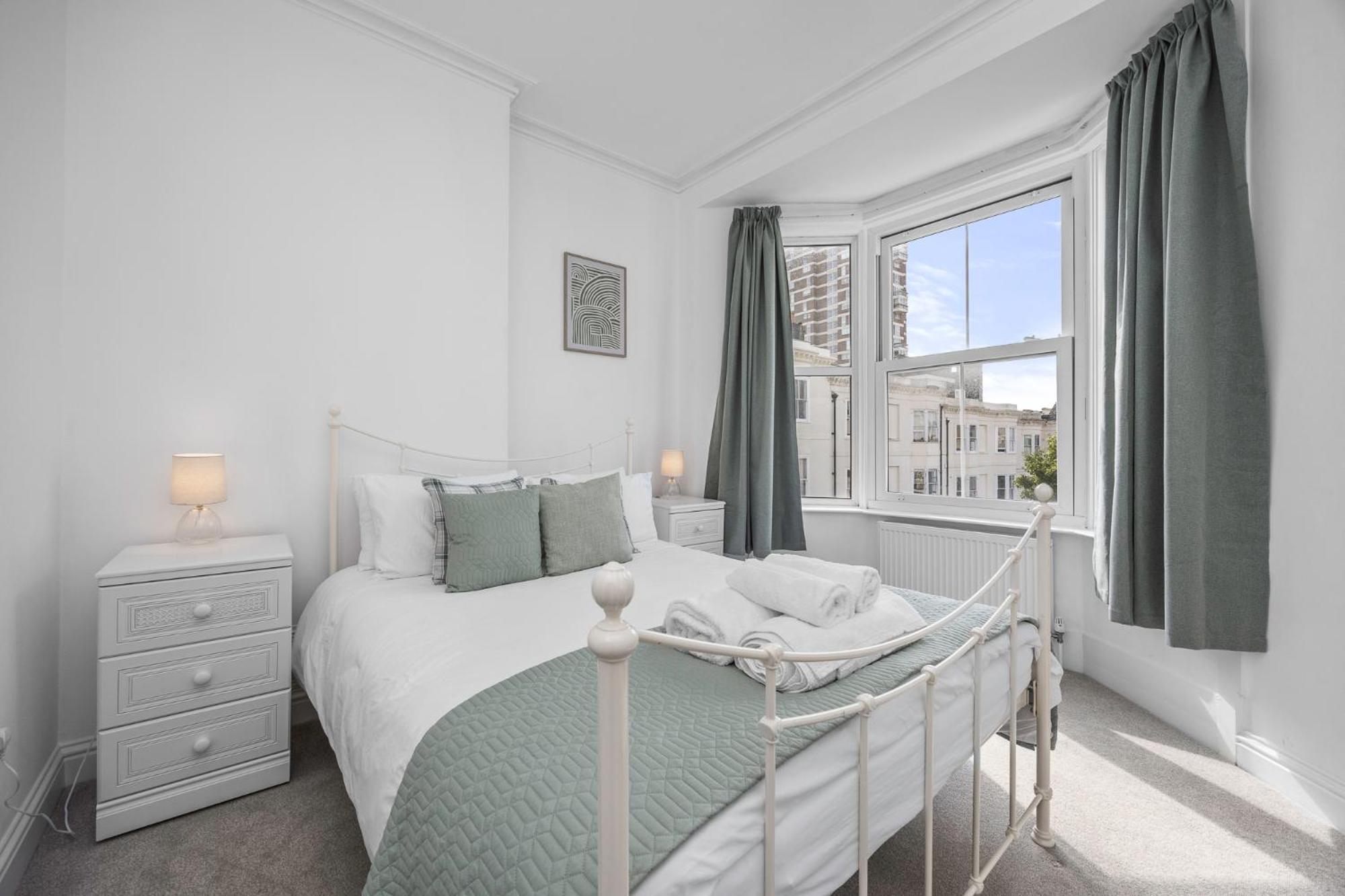2 Bedroom Flat - With King Sized Beds, Netflix And Sky - Perfect For Contractors, Vacation Guests Or Those Relocating Brighton Екстер'єр фото