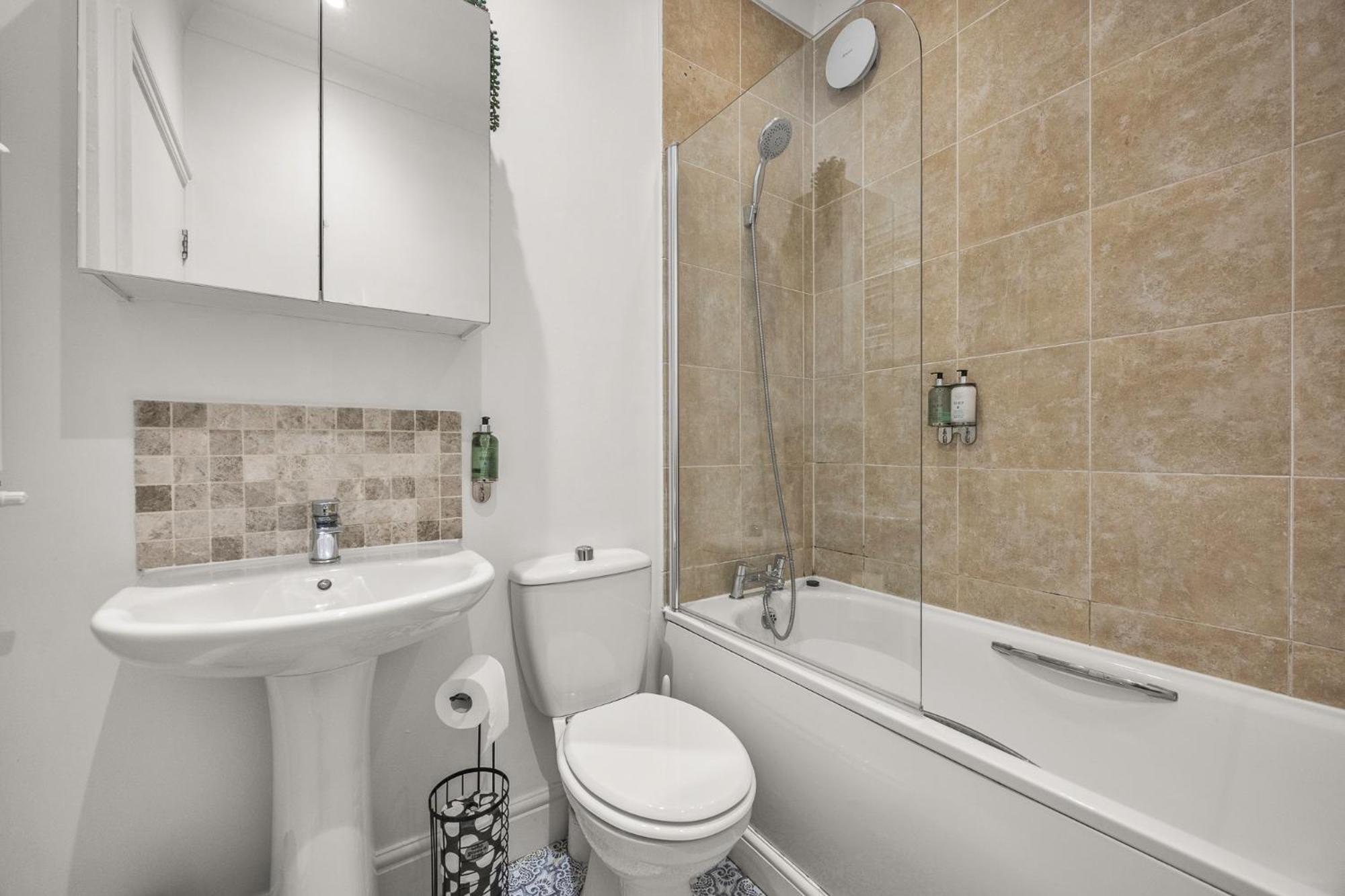 2 Bedroom Flat - With King Sized Beds, Netflix And Sky - Perfect For Contractors, Vacation Guests Or Those Relocating Brighton Екстер'єр фото