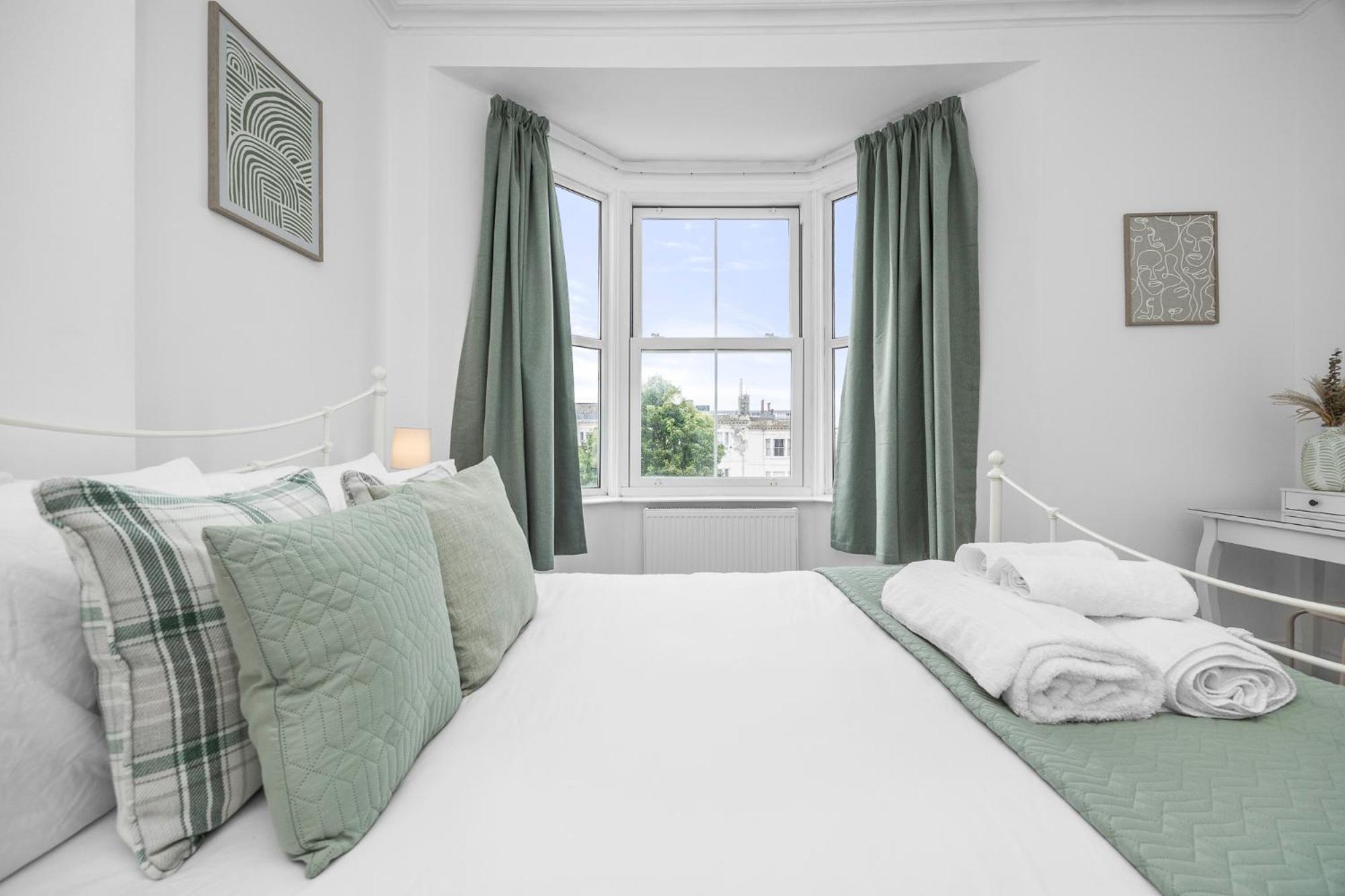 2 Bedroom Flat - With King Sized Beds, Netflix And Sky - Perfect For Contractors, Vacation Guests Or Those Relocating Brighton Екстер'єр фото