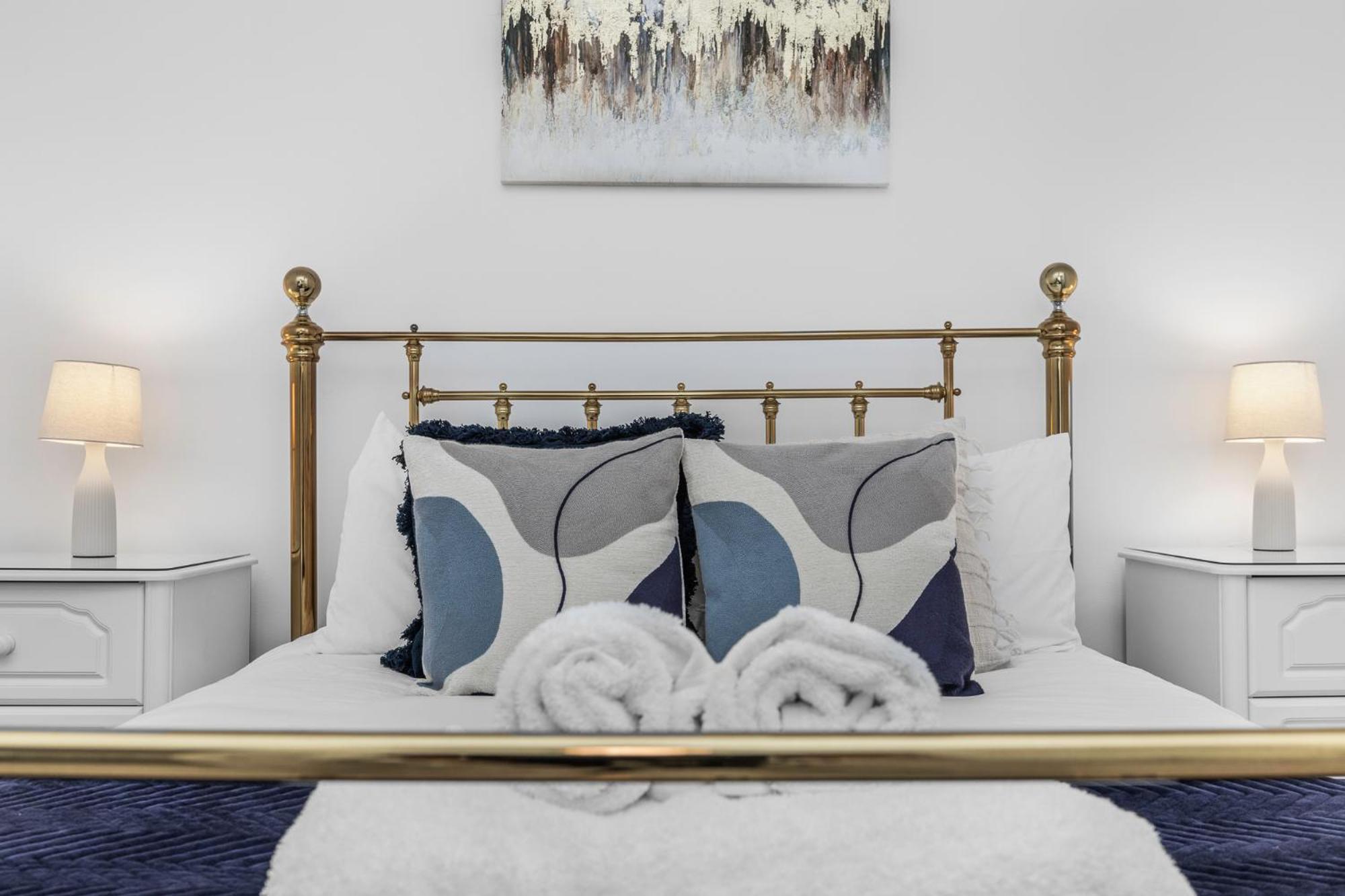 2 Bedroom Flat - With King Sized Beds, Netflix And Sky - Perfect For Contractors, Vacation Guests Or Those Relocating Brighton Екстер'єр фото