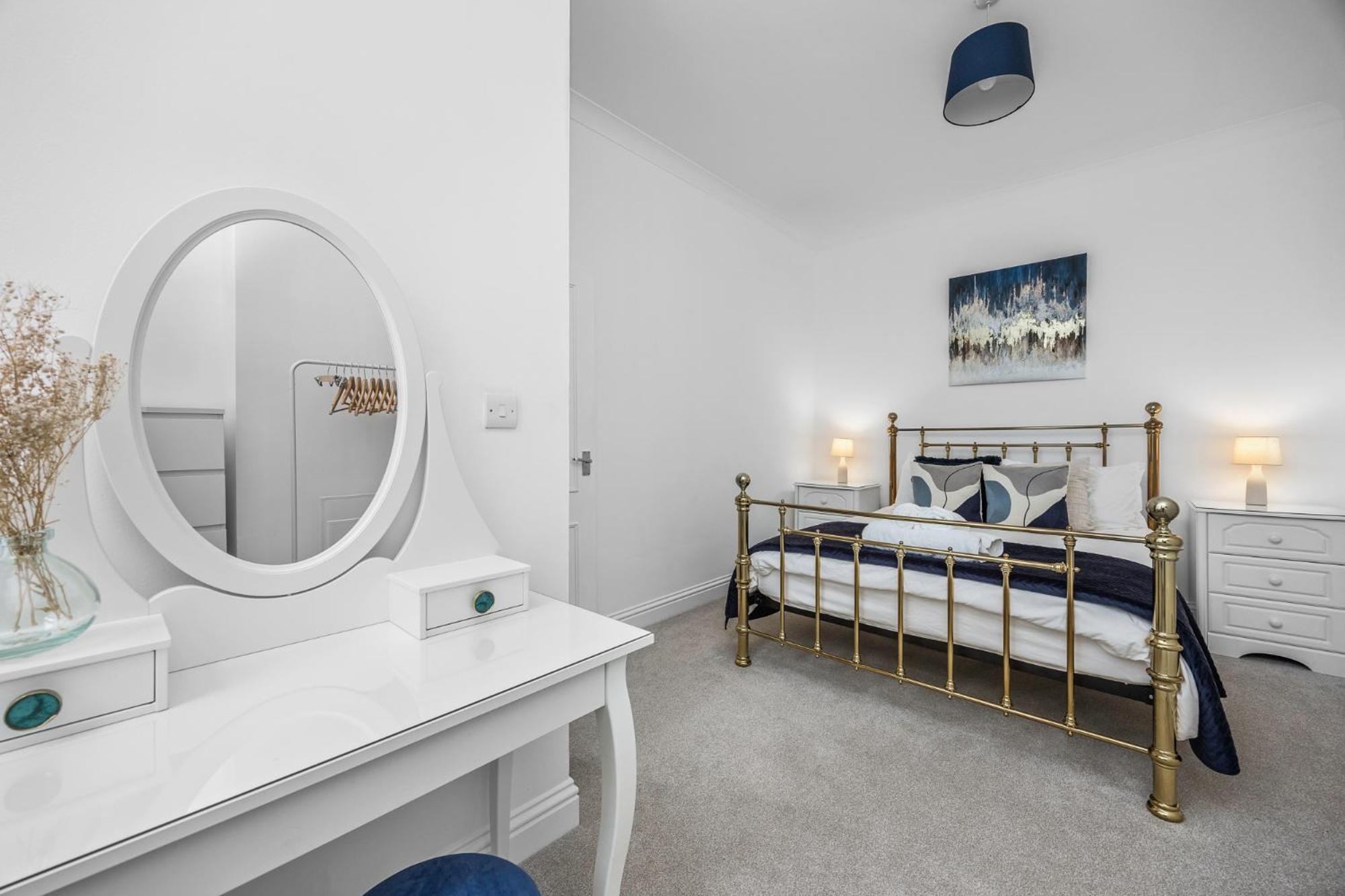 2 Bedroom Flat - With King Sized Beds, Netflix And Sky - Perfect For Contractors, Vacation Guests Or Those Relocating Brighton Екстер'єр фото