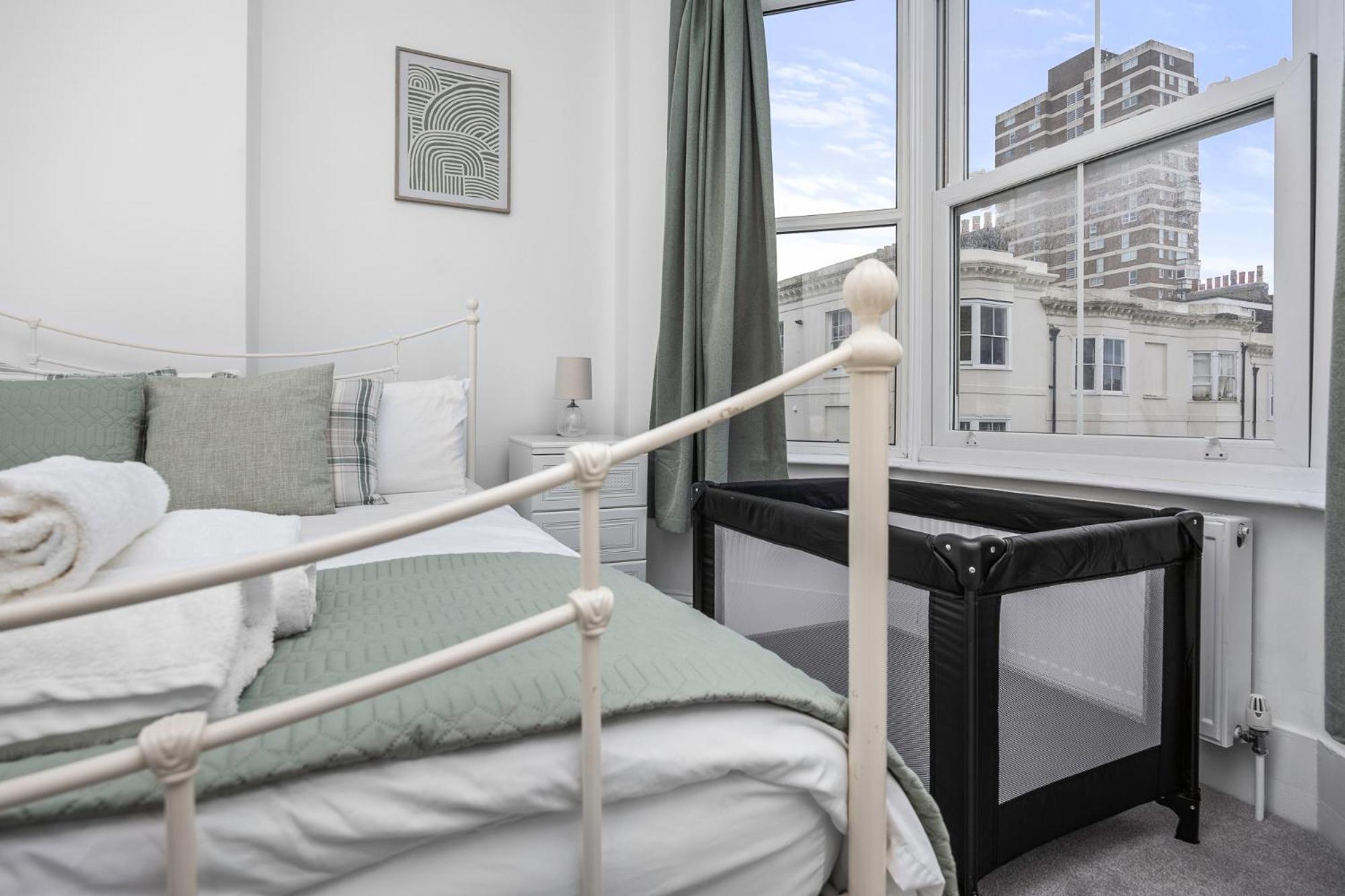 2 Bedroom Flat - With King Sized Beds, Netflix And Sky - Perfect For Contractors, Vacation Guests Or Those Relocating Brighton Екстер'єр фото