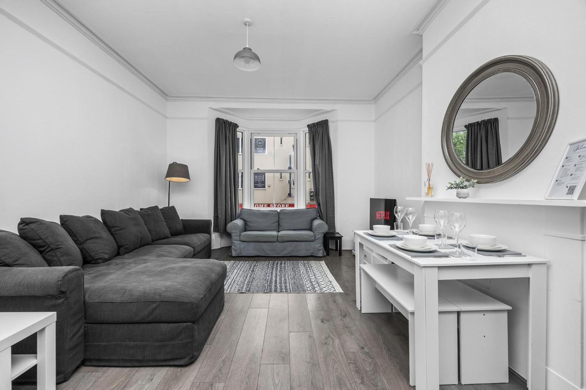 2 Bedroom Flat - With King Sized Beds, Netflix And Sky - Perfect For Contractors, Vacation Guests Or Those Relocating Brighton Екстер'єр фото