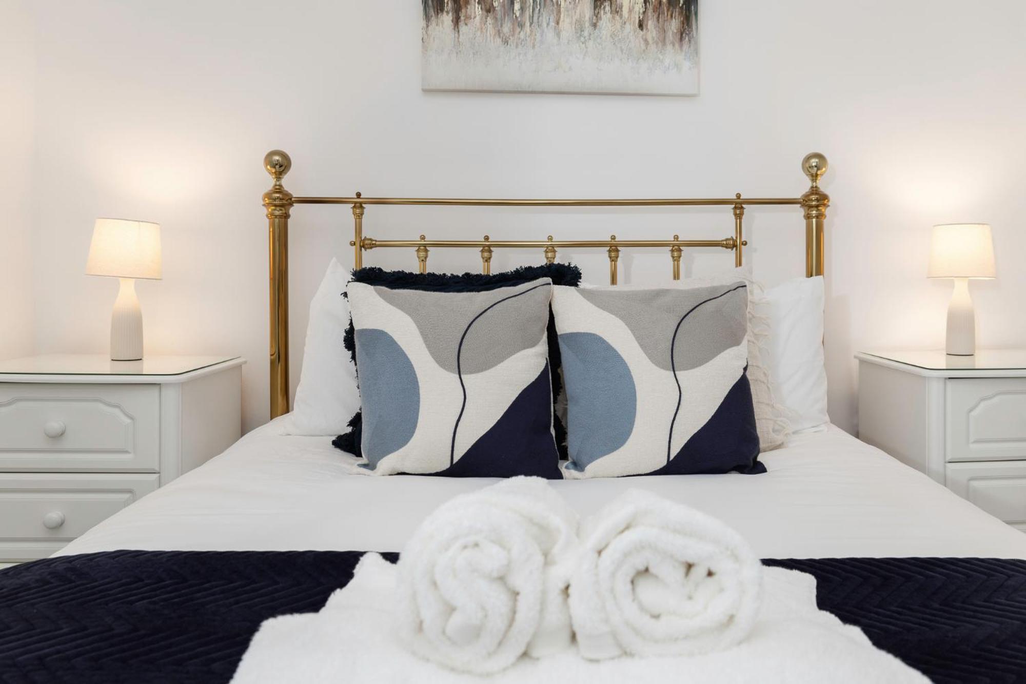 2 Bedroom Flat - With King Sized Beds, Netflix And Sky - Perfect For Contractors, Vacation Guests Or Those Relocating Brighton Екстер'єр фото