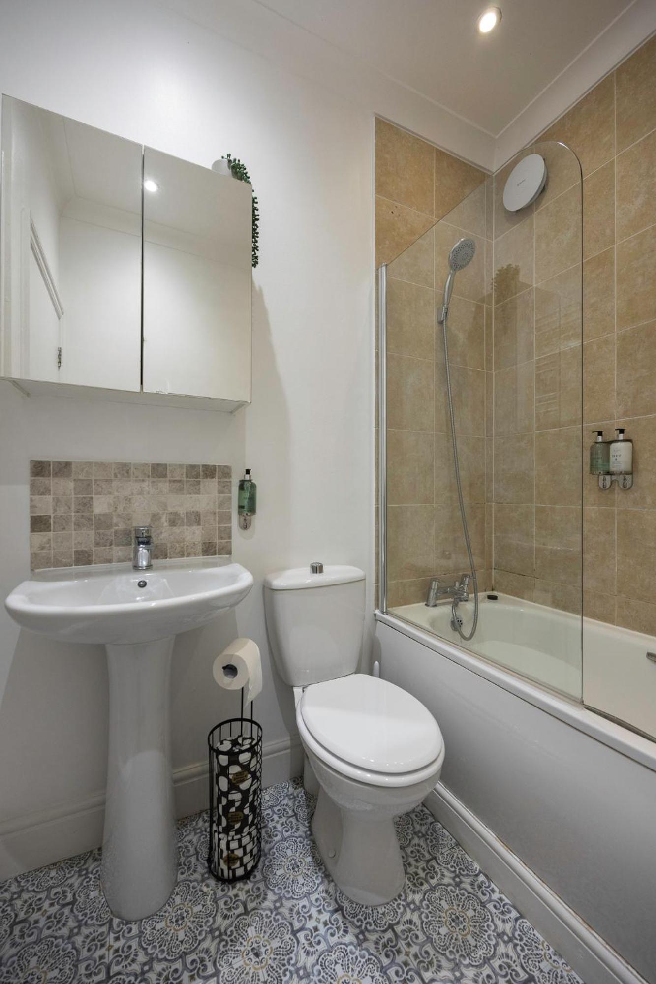 2 Bedroom Flat - With King Sized Beds, Netflix And Sky - Perfect For Contractors, Vacation Guests Or Those Relocating Brighton Екстер'єр фото
