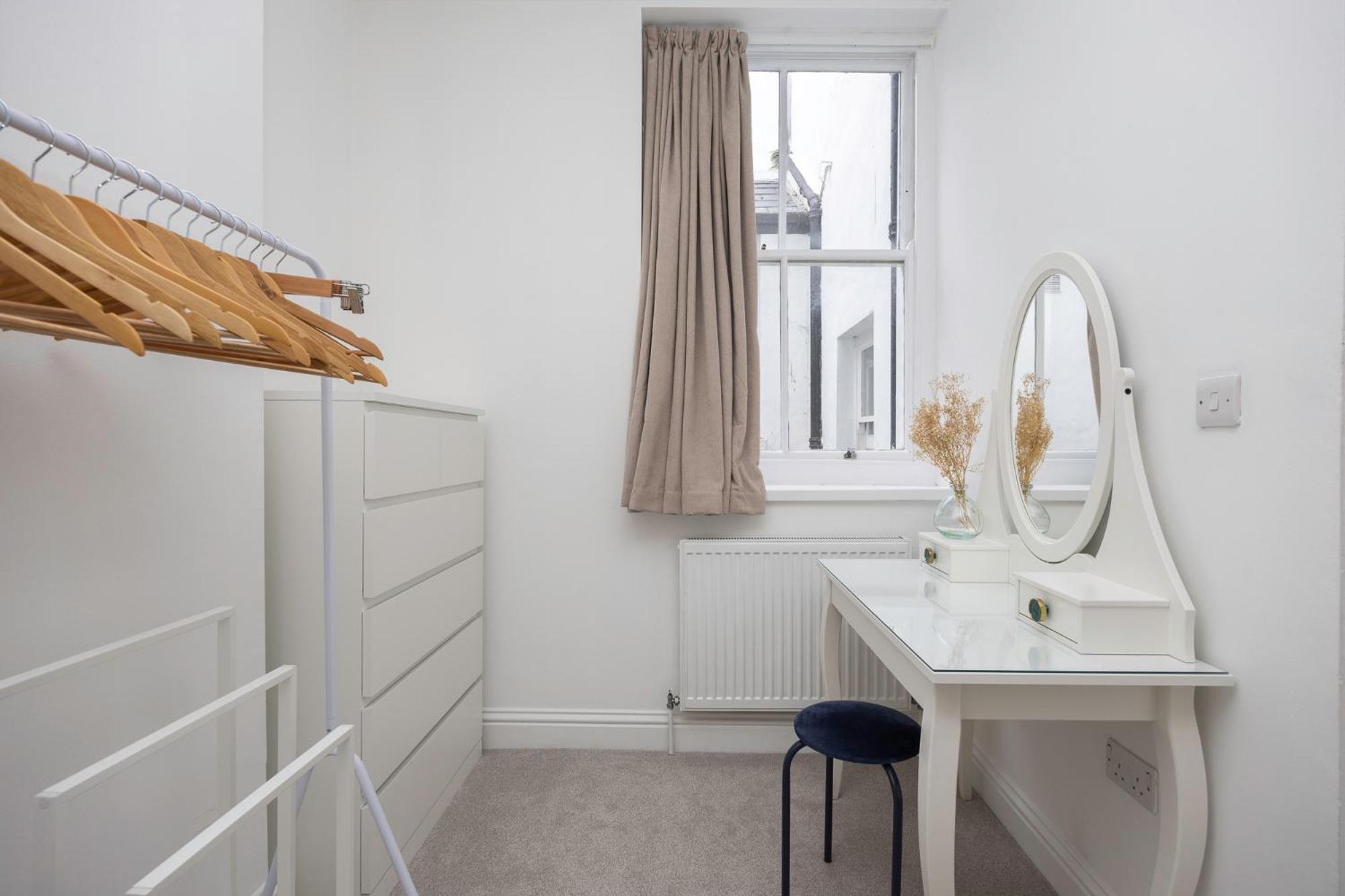 2 Bedroom Flat - With King Sized Beds, Netflix And Sky - Perfect For Contractors, Vacation Guests Or Those Relocating Brighton Екстер'єр фото